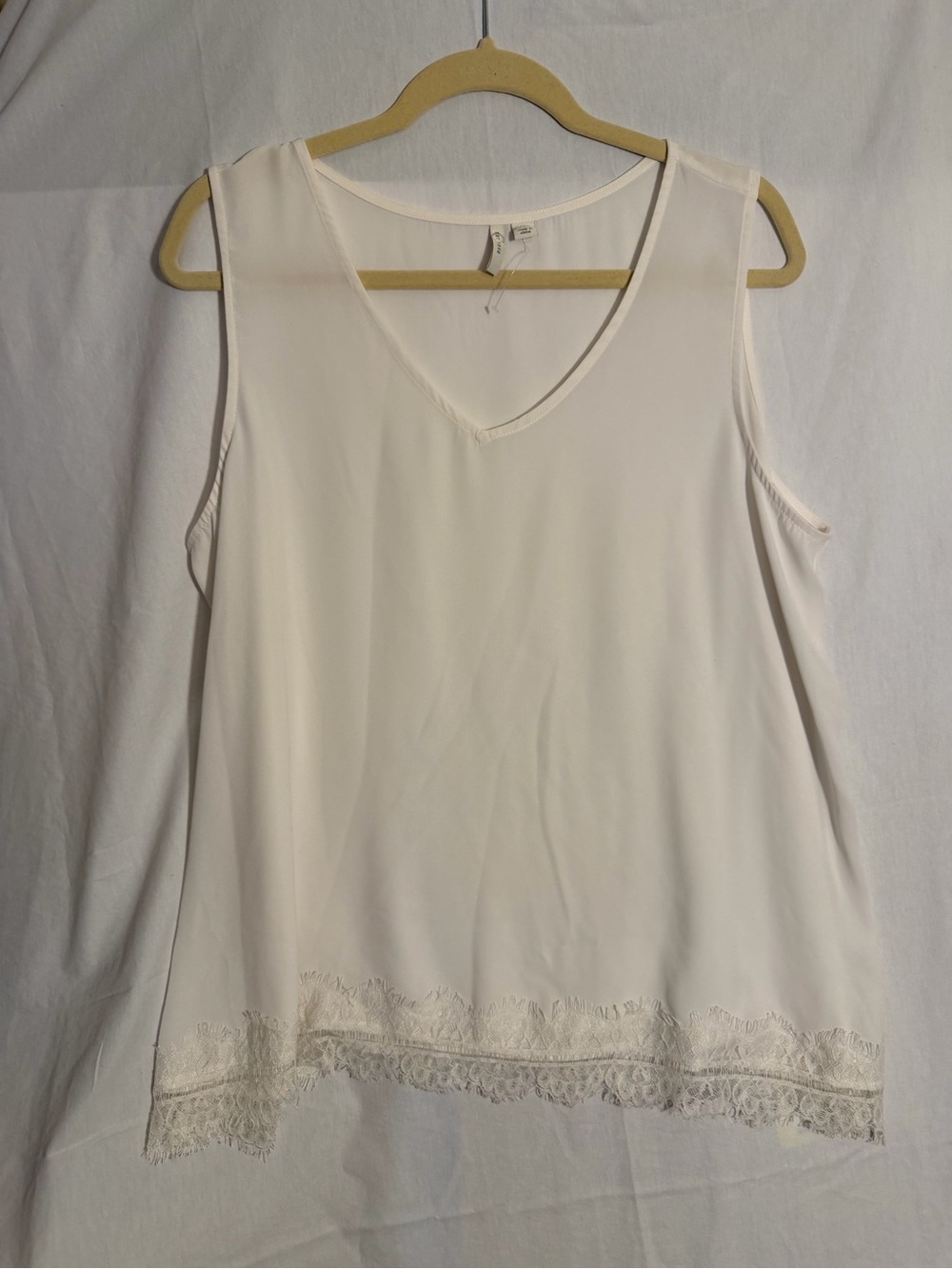 #381 Women’s Sleeveless V-Neck Lace-Hem Tank Top - Cream